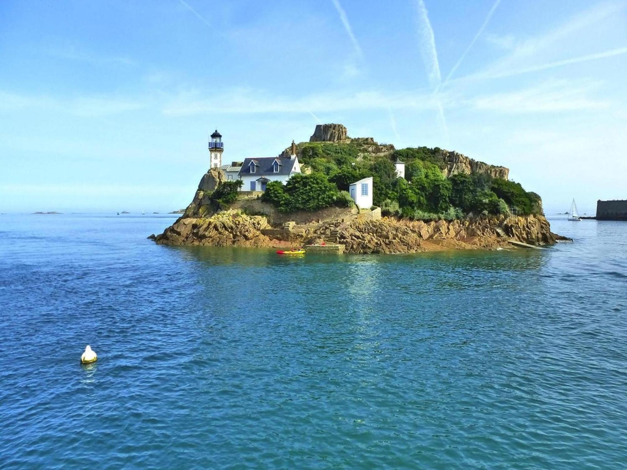 Pretty Breton Holiday Home In A Top Location Plougasnou Kültér fotó